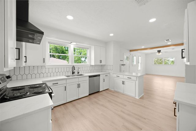 620 S Bell Street, Bellville, TX 77418
