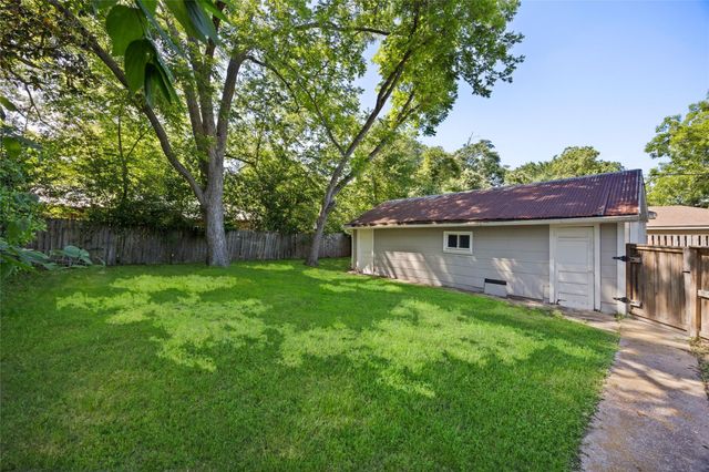 620 S Bell Street, Bellville, TX 77418