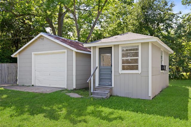 620 S Bell Street, Bellville, TX 77418