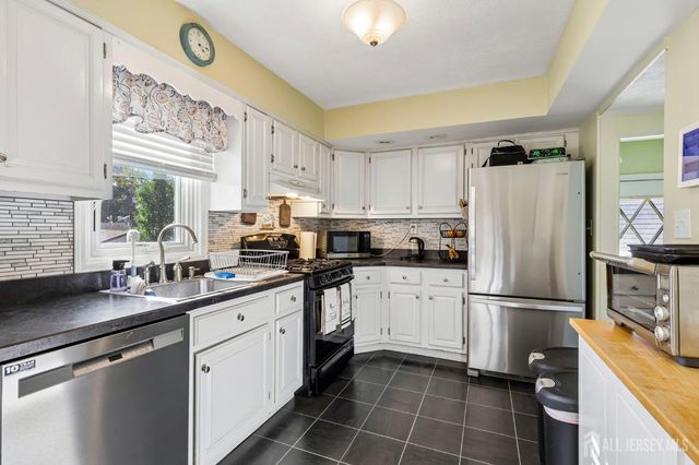 13 Highview Road, East Brunswick, NJ 08816