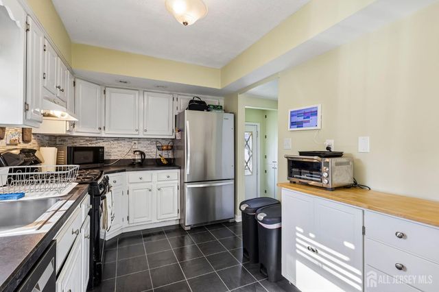 13 Highview Road, East Brunswick, NJ 08816