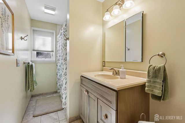 13 Highview Road, East Brunswick, NJ 08816