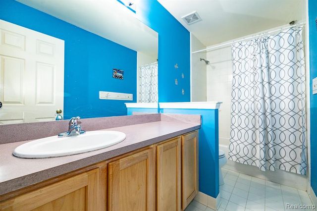 5731 Bingham Drive, Commerce Twp, MI 48382