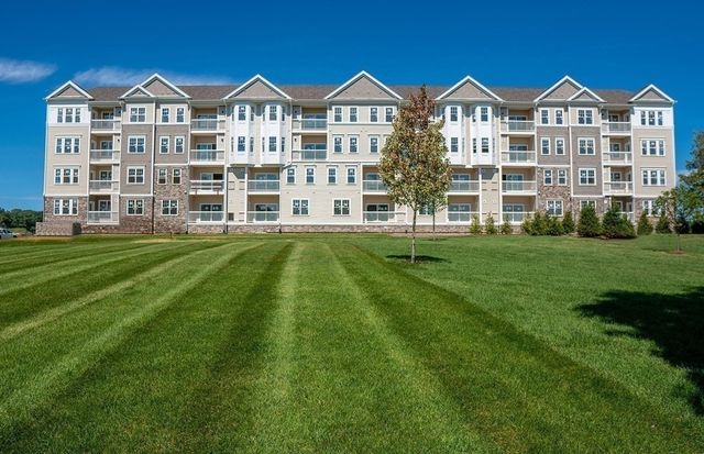 8 Peters Farm Way 106, Westborough, MA 01581