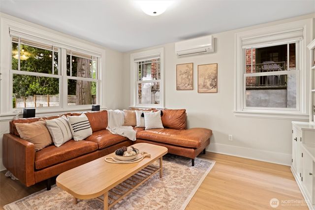 1852 E Shelby Street, Seattle, WA 98112