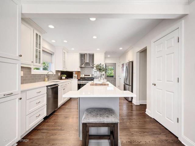 832 Sherwood Road, La Grange Park, IL 60526
