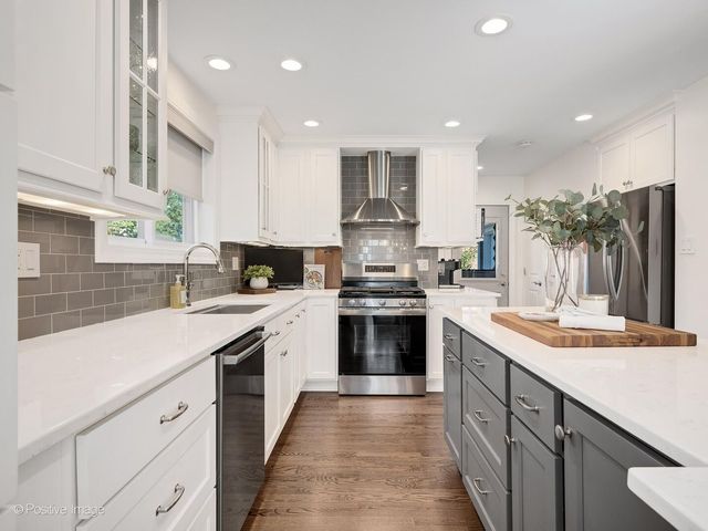 832 Sherwood Road, La Grange Park, IL 60526