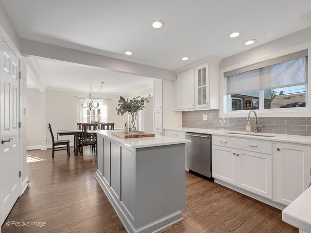 832 Sherwood Road, La Grange Park, IL 60526