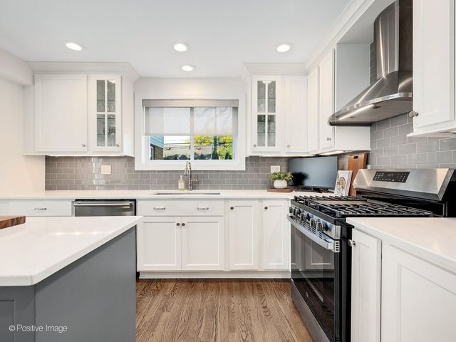 832 Sherwood Road, La Grange Park, IL 60526