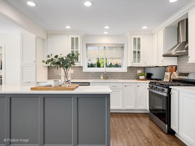 832 Sherwood Road, La Grange Park, IL 60526