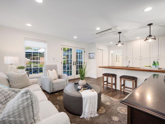 832 Sherwood Road, La Grange Park, IL 60526