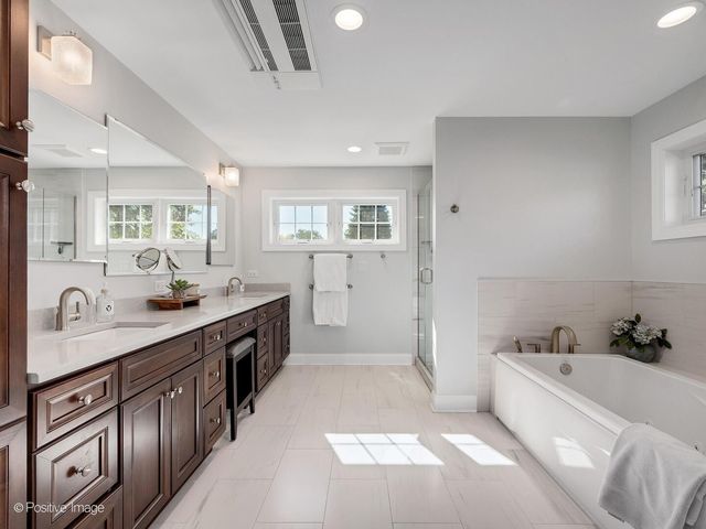 832 Sherwood Road, La Grange Park, IL 60526