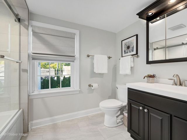 832 Sherwood Road, La Grange Park, IL 60526
