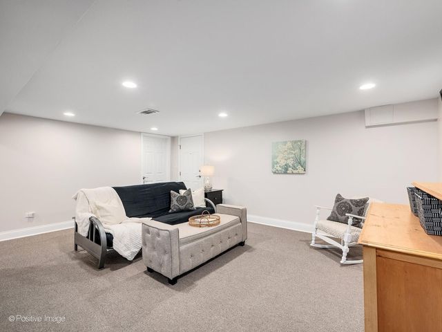 832 Sherwood Road, La Grange Park, IL 60526