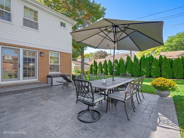 832 Sherwood Road, La Grange Park, IL 60526