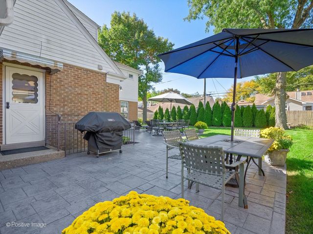 832 Sherwood Road, La Grange Park, IL 60526