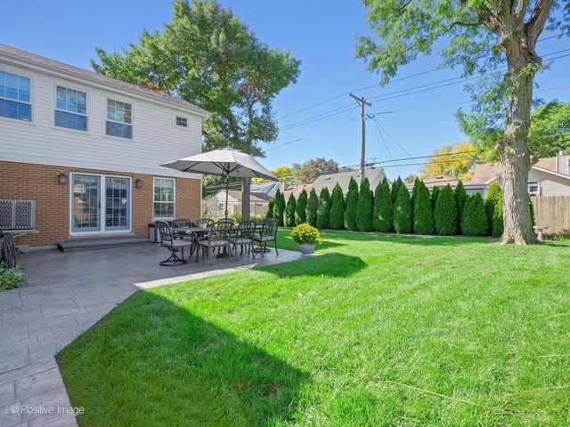832 Sherwood Road, La Grange Park, IL 60526
