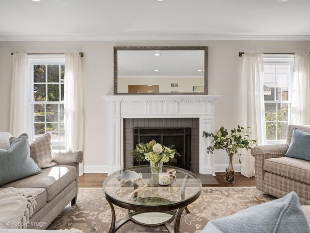 832 Sherwood Road, La Grange Park, IL 60526