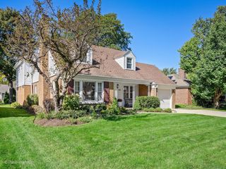832 Sherwood Road, La Grange Park, IL 60526
