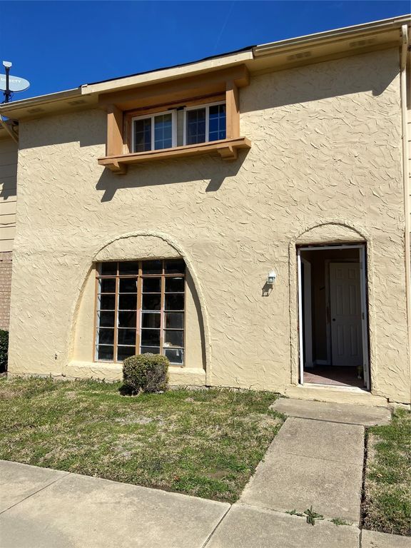 29 Creek Lane E 17, Grand Prairie, TX 75052