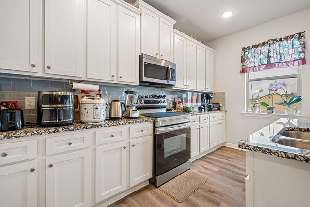 403 McGinnis Circle, Calhoun, GA 30701