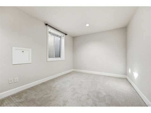 944 Ivanhoe St, Denver, CO 80220