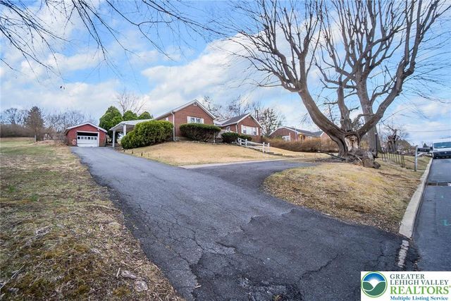 2118 Edgewood Avenue, Palmer Twp, PA 18045