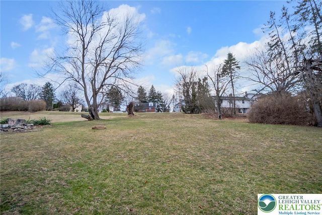 2118 Edgewood Avenue, Palmer Twp, PA 18045