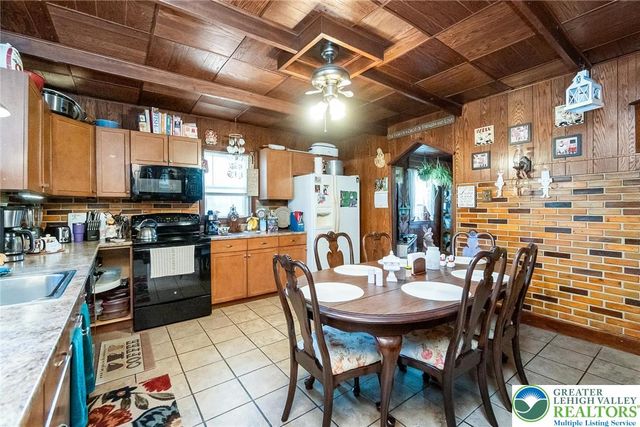 2118 Edgewood Avenue, Palmer Twp, PA 18045