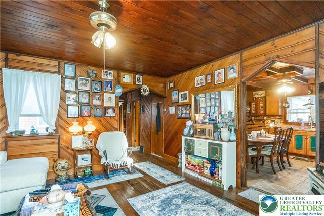 2118 Edgewood Avenue, Palmer Twp, PA 18045