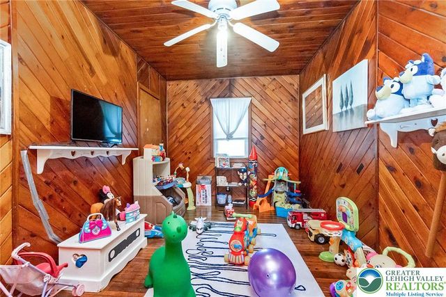 2118 Edgewood Avenue, Palmer Twp, PA 18045