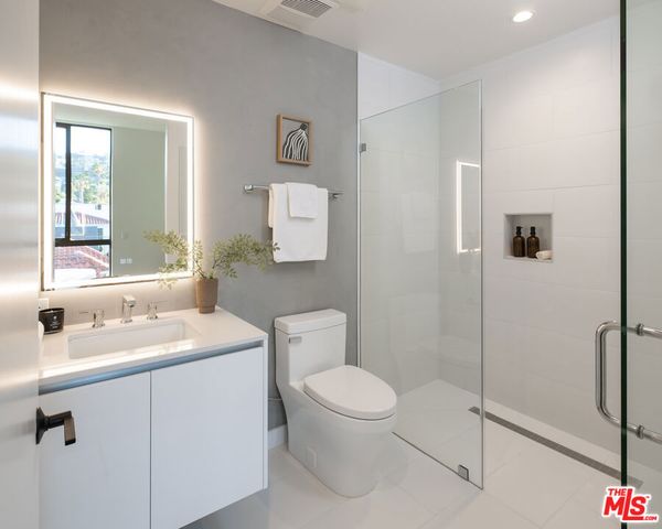 1264 N Harper Avenue 205, West Hollywood, CA 90046