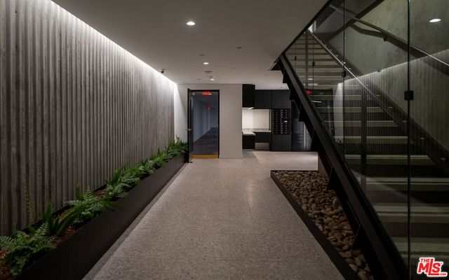 1264 N Harper Avenue 205, West Hollywood, CA 90046