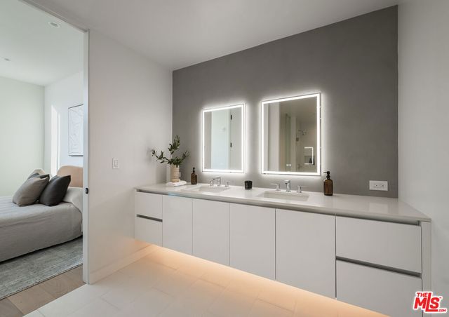 1264 N Harper Avenue 205, West Hollywood, CA 90046