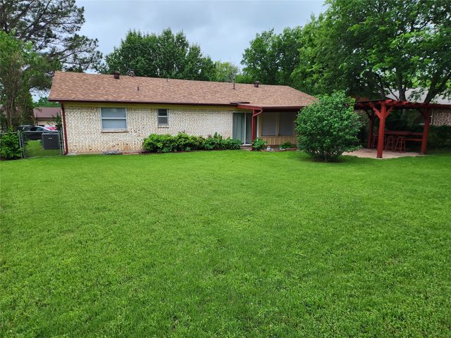 417 Wallace Drive, Crowley, TX 76036