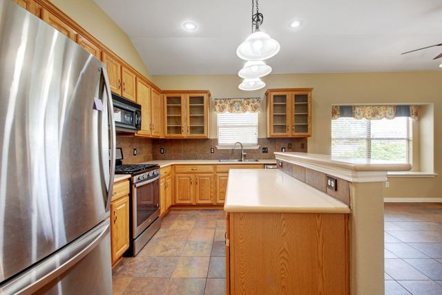 904 Black Canyon ST, Pflugerville, TX 78660