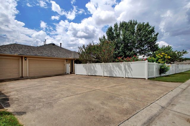 904 Black Canyon ST, Pflugerville, TX 78660