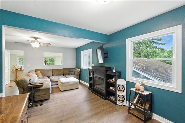 W9354 Oakland Road, Cambridge, WI 53523