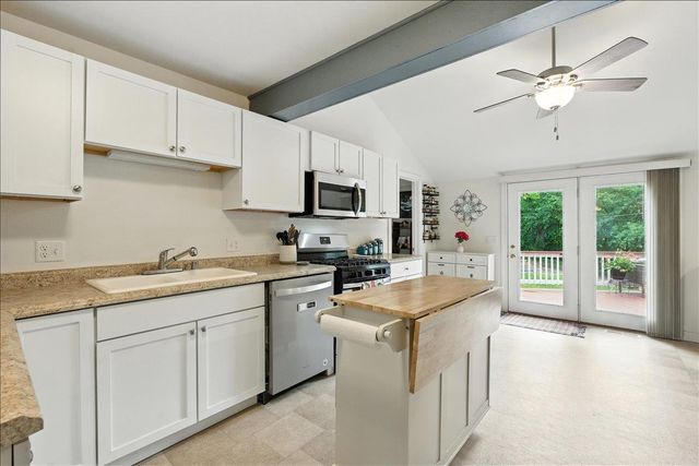W9354 Oakland Road, Cambridge, WI 53523