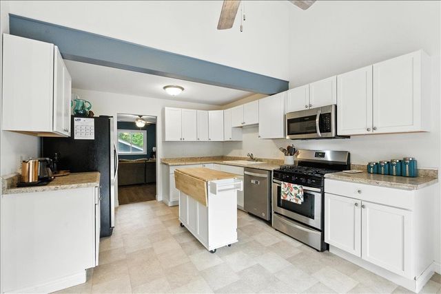 W9354 Oakland Road, Cambridge, WI 53523