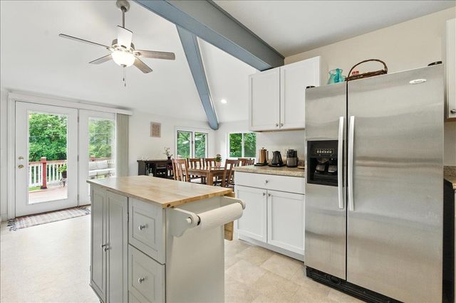 W9354 Oakland Road, Cambridge, WI 53523