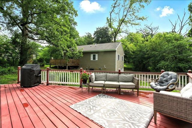 W9354 Oakland Road, Cambridge, WI 53523