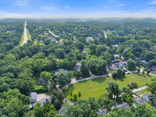 W9354 Oakland Road, Cambridge, WI 53523