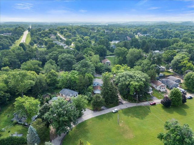W9354 Oakland Road, Cambridge, WI 53523