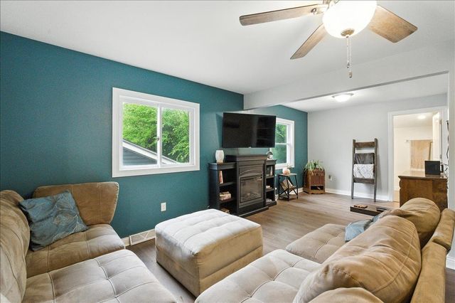 W9354 Oakland Road, Cambridge, WI 53523