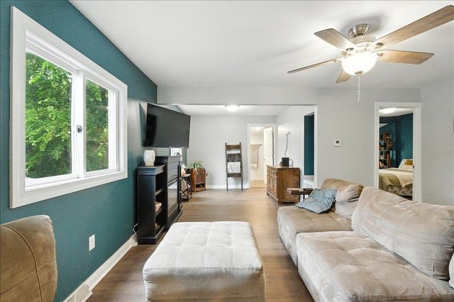 W9354 Oakland Road, Cambridge, WI 53523