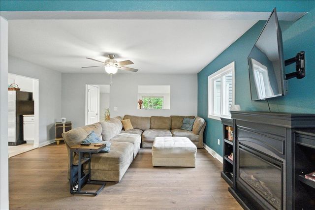 W9354 Oakland Road, Cambridge, WI 53523