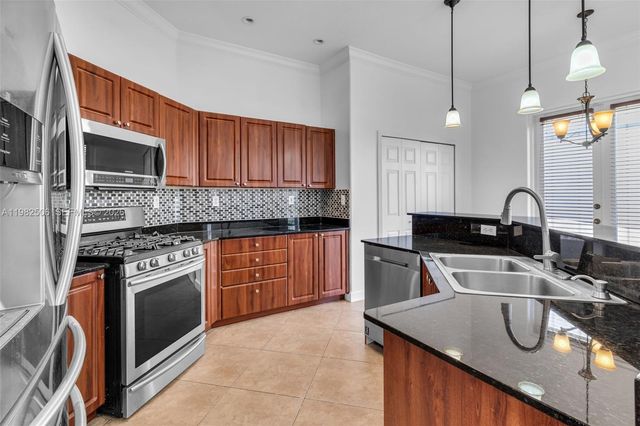 11221 NW 48th Ter, Doral, FL 33178