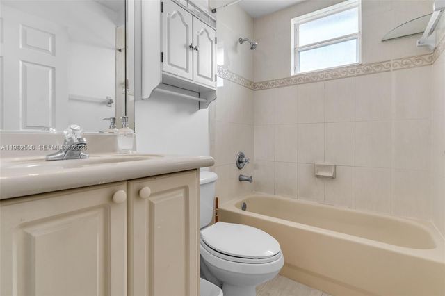 11221 NW 48th Ter, Doral, FL 33178