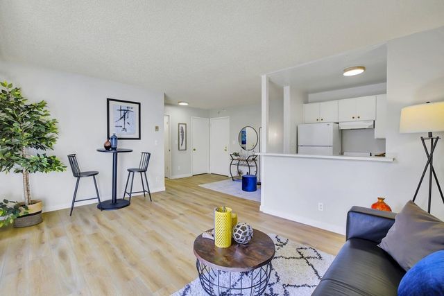3 Admiral Dr F370, Emeryville, CA 94608